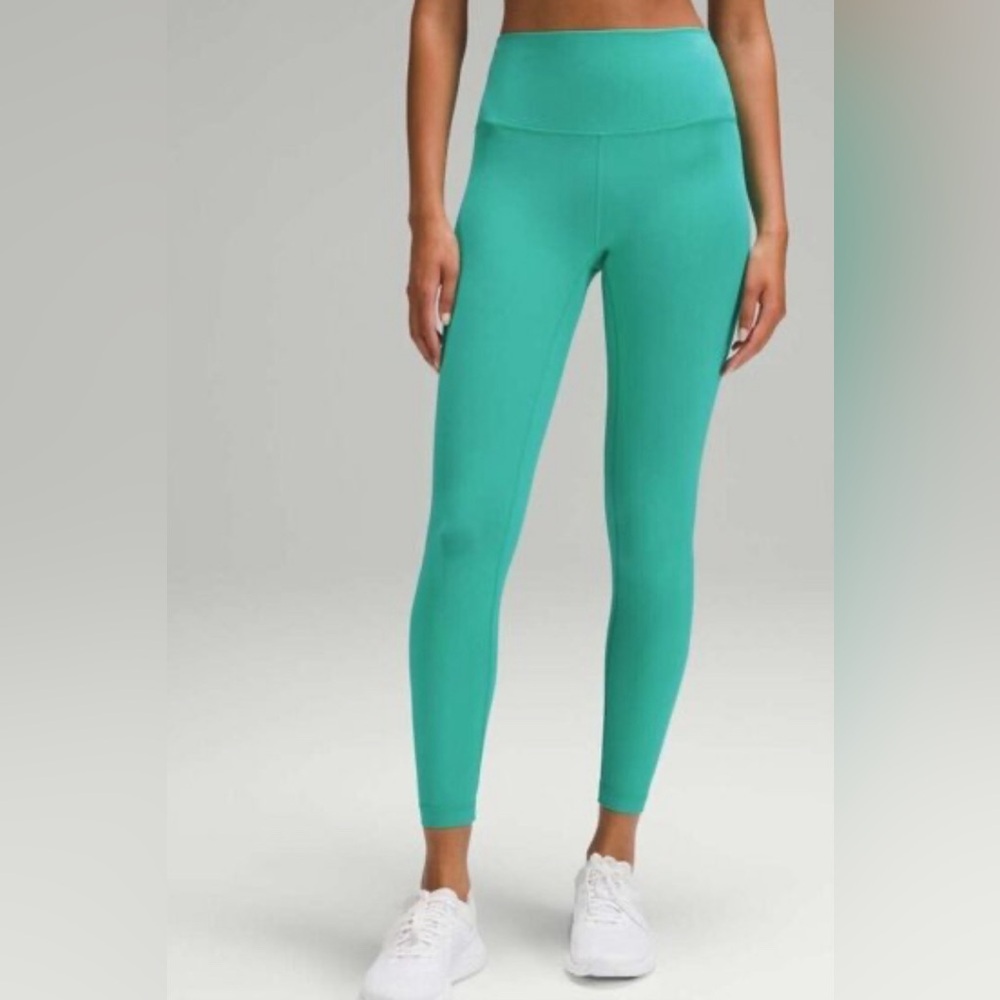 NWOT Lululemon Wunder Train Contour Fit High-Rise Tight 25"
Kelly Green
